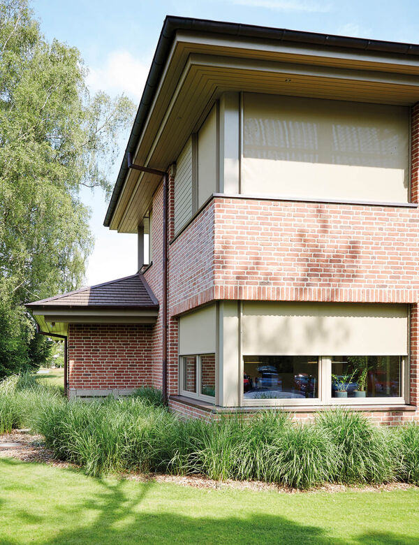 Sonnenschutz fürs Fenster: Blinos textiles Außenrolle - Tischlerei Albers